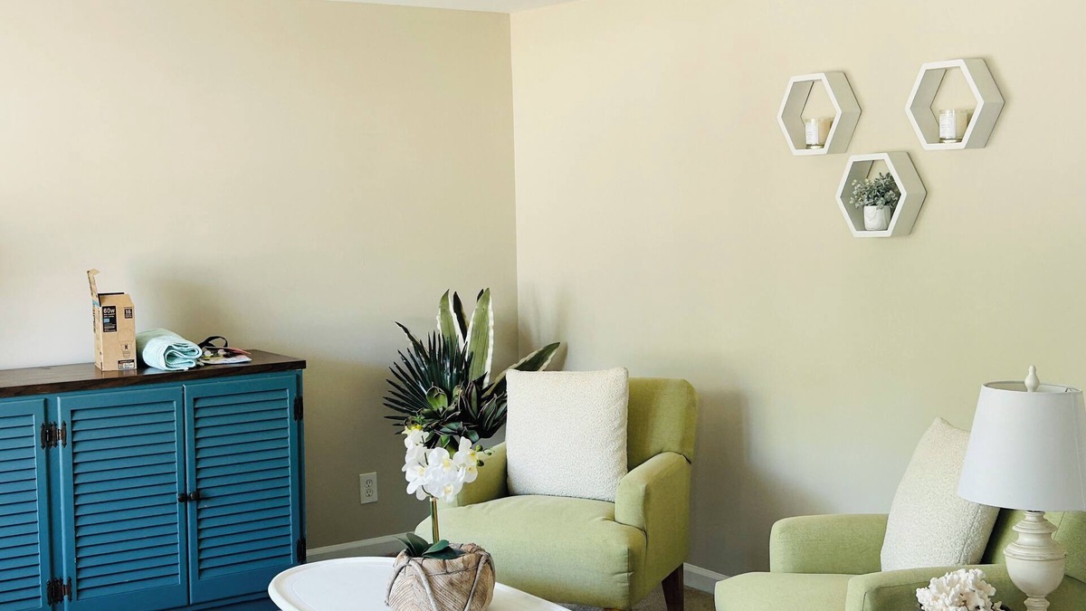 North Buffalo House | Cozy Buffalo Getaway — Between Niagara Falls & Downtown