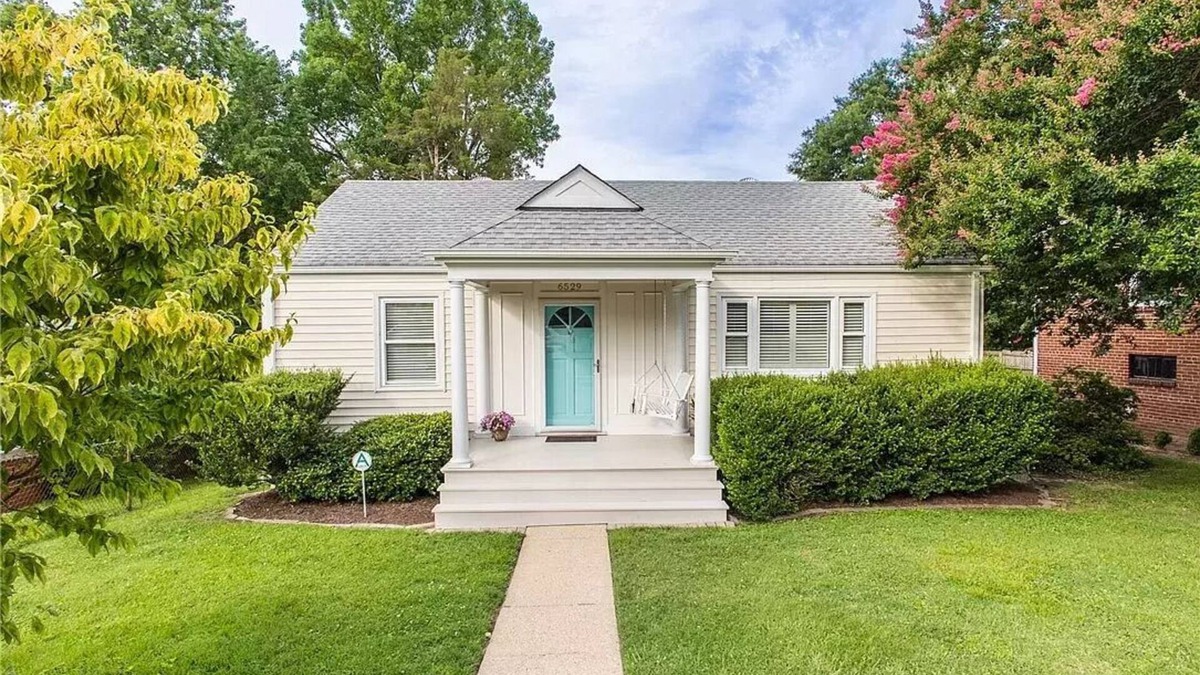 Three Chopt House | Cozy Bungalow convenient to U of R & shops of Libbie & Grove!