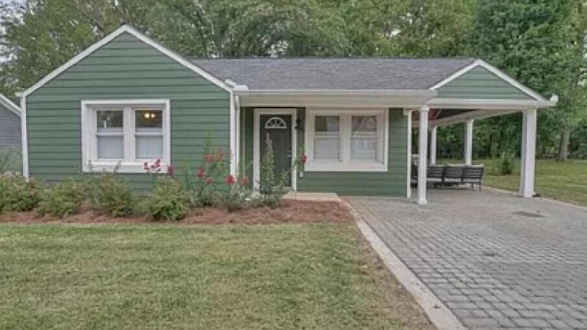 Murfreesboro House | Cozy bungalow in the heart of Murfreesboro. Pet friendly.