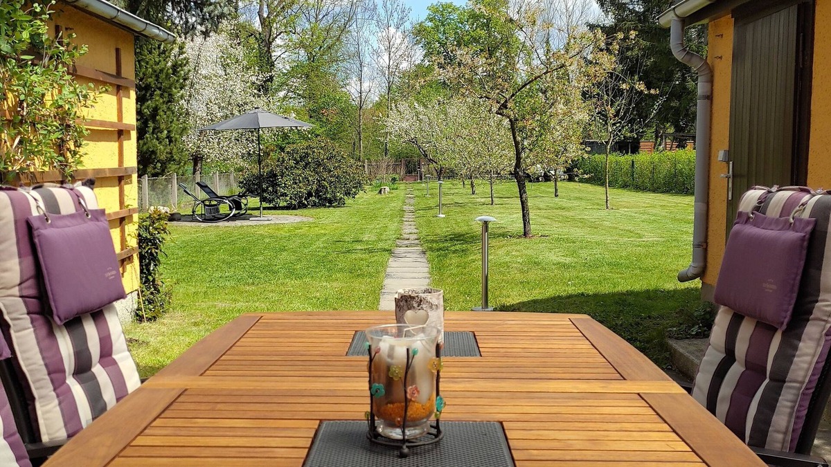 Ehringsdorf House | Cozy bungalow with large garden and inviting terrace