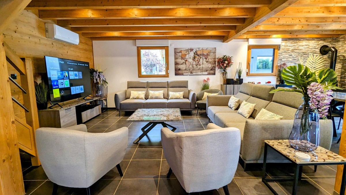 Dommartin-les-Remiremont Cottage | Cozy chalet with sauna and spa in the Vosges