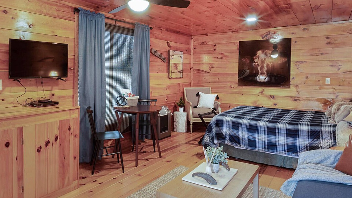 Farmers Cabin | Cozy Cabin 1 at Cave Run Cabins near Cave Run Lake & MSU