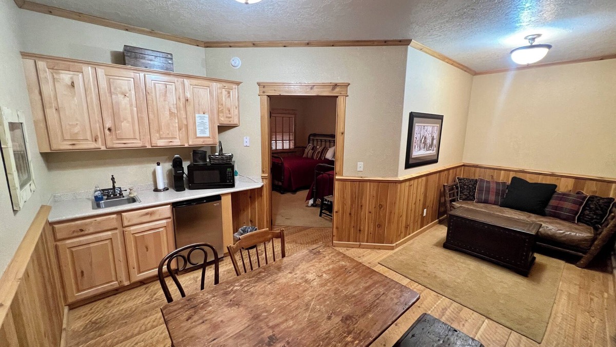 Almo Cabin | Cozy cabin 2 in at Almo Inn with AC, WiFi near City of Rocks/Castle Rocks Idaho
