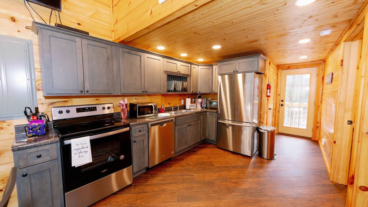 Roan Mountain Cabin | Cozy Cabin #3 - 4 Wheel Drive Needed During Winter
