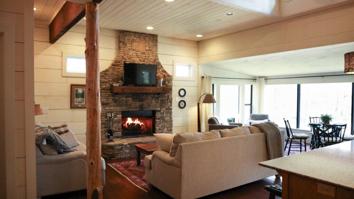 Clarkesville Cabin | Cozy cabin across from Lake Burton in beautiful N GA mtns, a "Retreat at Burton"