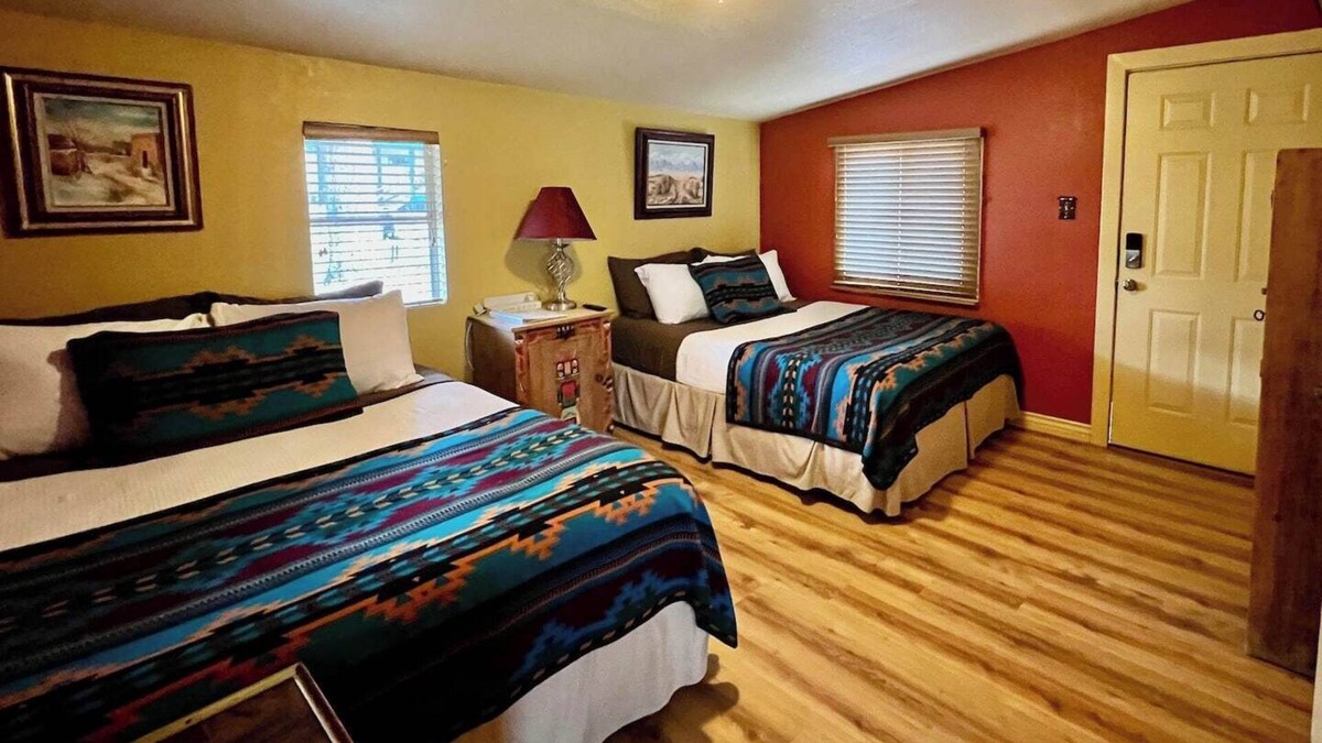 San Lorenzo Cabin | Cozy cabin at Inn at Lake Roberts