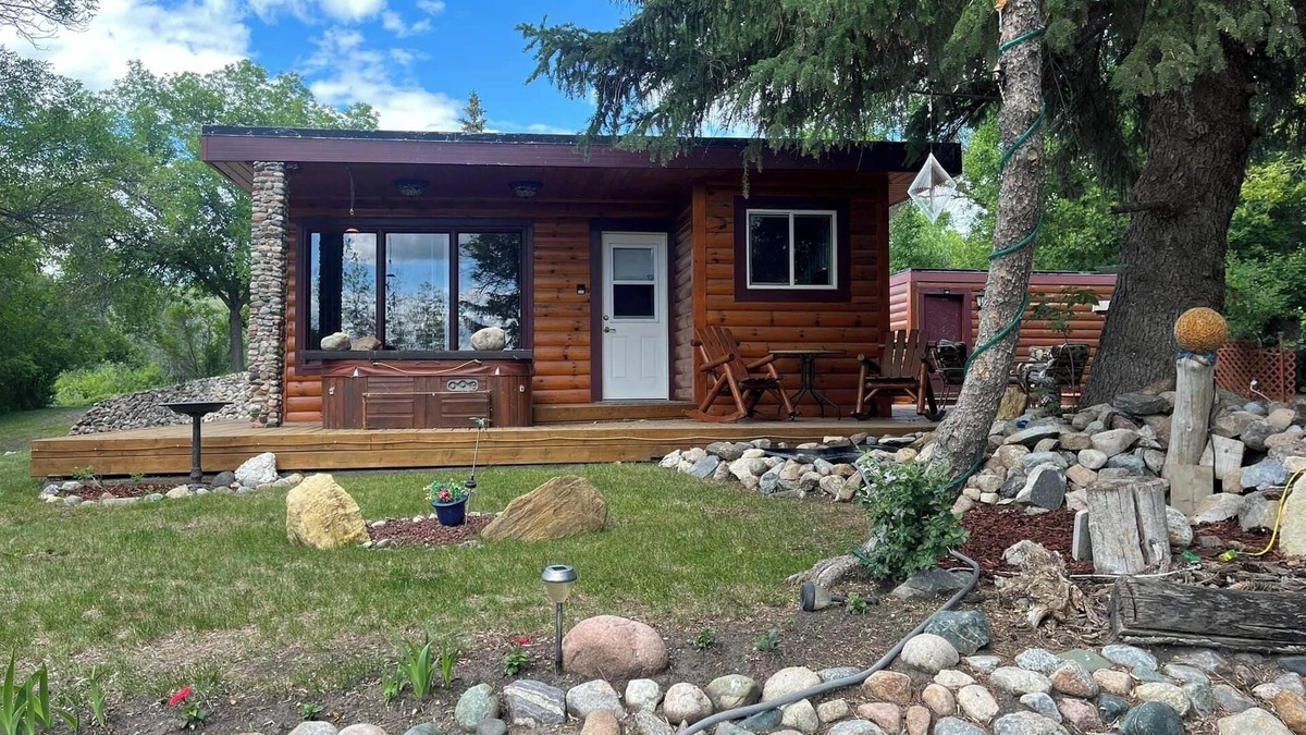 Saskatchewan Cabin | Cozy Cabin at Kannata Valley Sleeps 4 Overlooking Last Mountain Lake Pets Okay