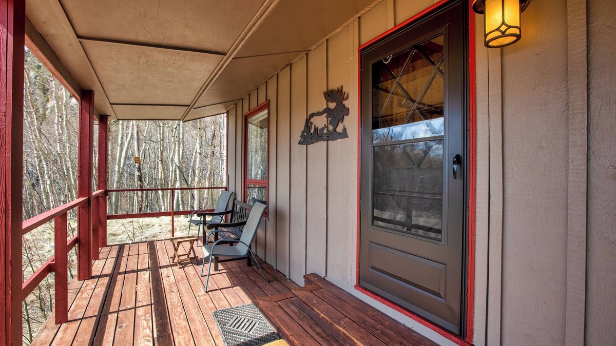 Lake George Cabin | Cozy Cabin -backs to forest, close to fishing