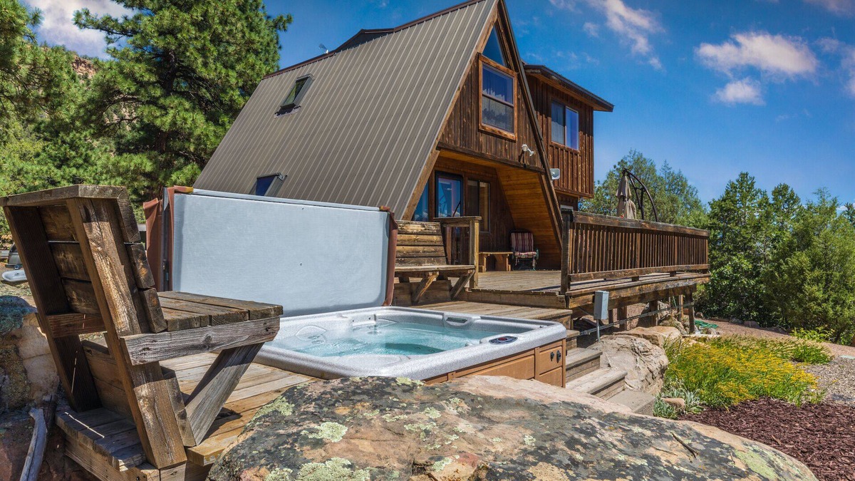Pleasant Valley Cabin | Cozy Cabin - Beautiful Views of the Surrounding Peaks - Hot Tub STR2024-062