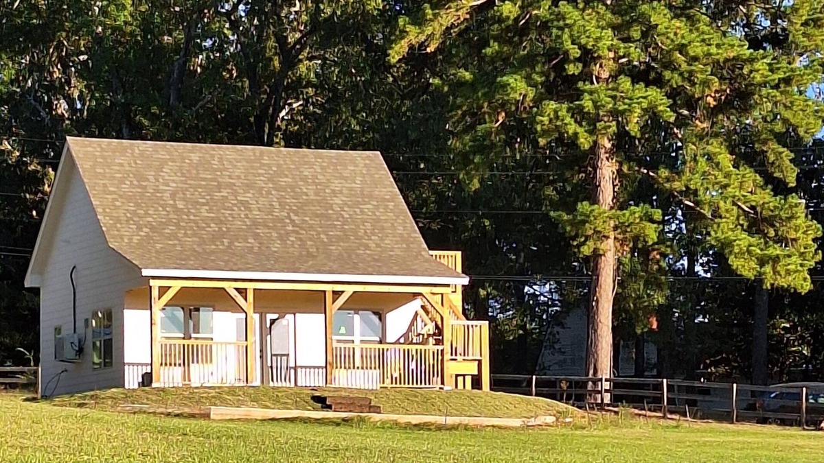 Tyler House | Cozy Cabin by the Lake