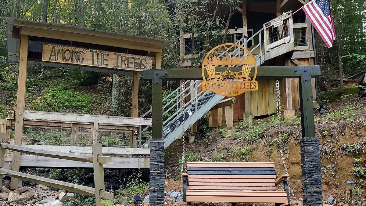 Indian Rock Springs Cabin | Cozy cabin close to white water rafting, ziplining, hiking & Harrah's casino.
