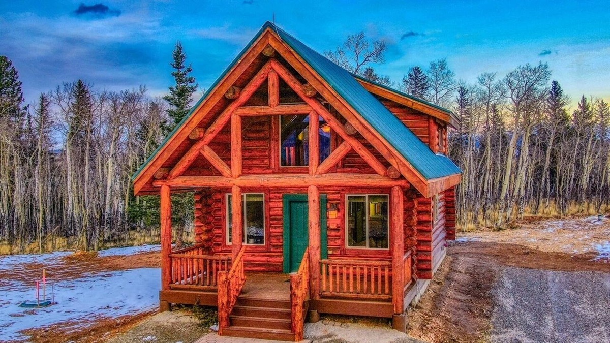 Michigan Hill Cabin | Cozy Cabin for the Outdoor Enthusiast