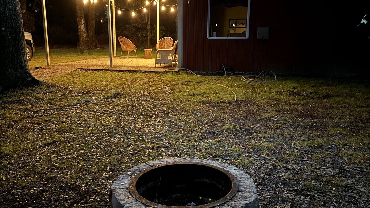 Live Oak Cottage | Cozy Cabin for Two - Fire Pit & Holiday Getaway