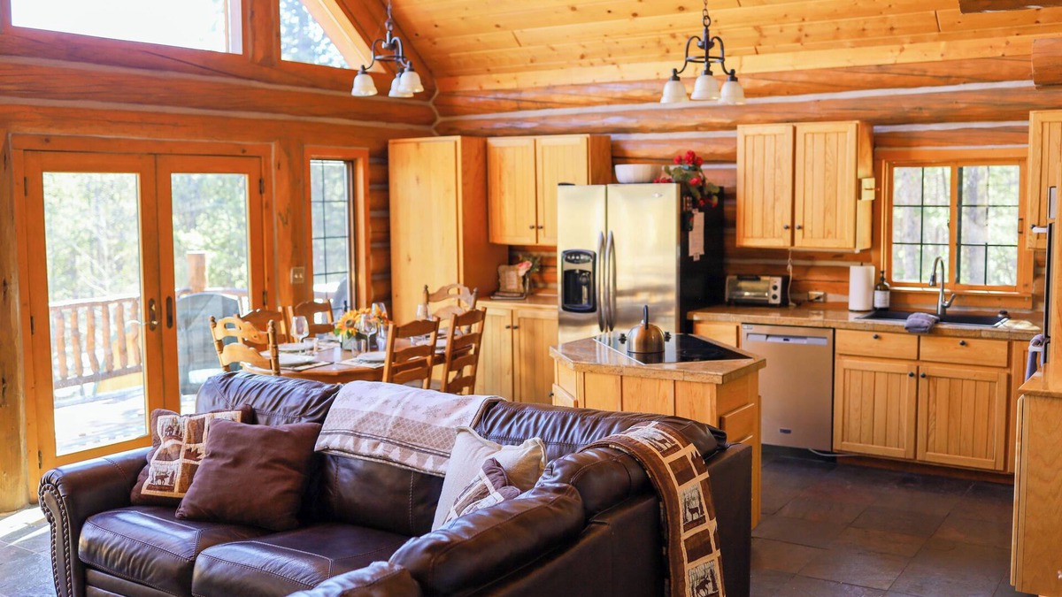 Valley of the Sun Cabin | Cozy Cabin- Hot Tub - Game Room- Sauna!