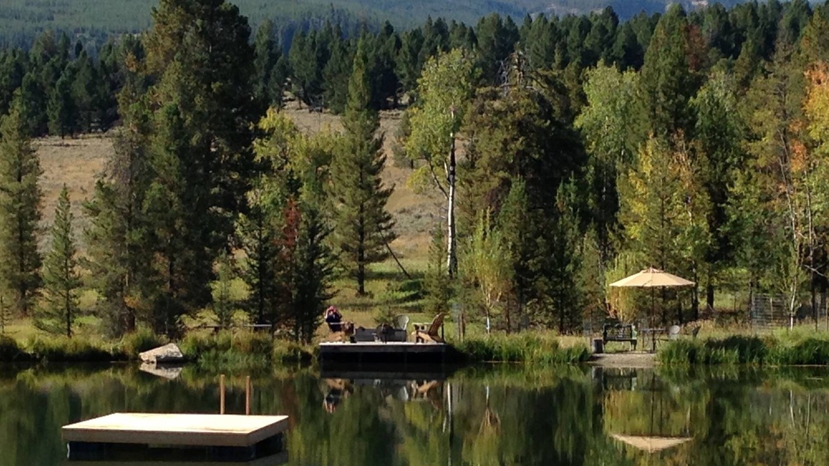Gallatin Gateway Cabin | Cozy Cabin/House with Private Pond and 7KM of Skiing/Hiking Trails