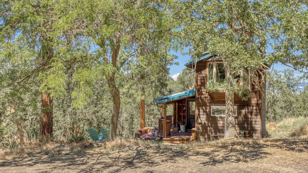 The Dalles Cabin | Cozy Cabin "Hygge" Getaway- Explore the Gorge