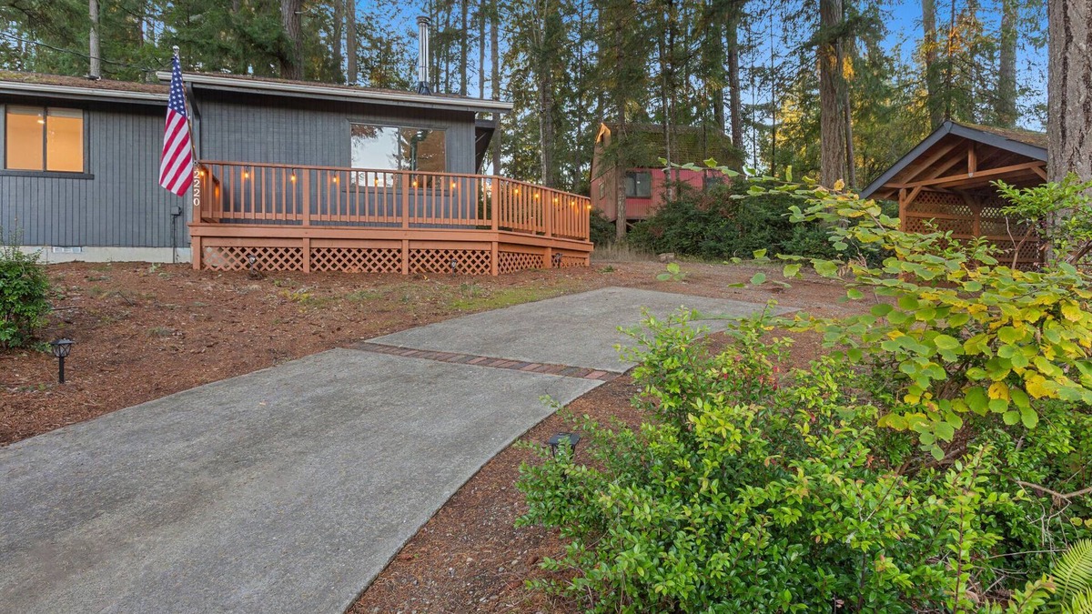 Lakebay Cottage | Cozy cabin in a serene patch of woods near Palmer Lake