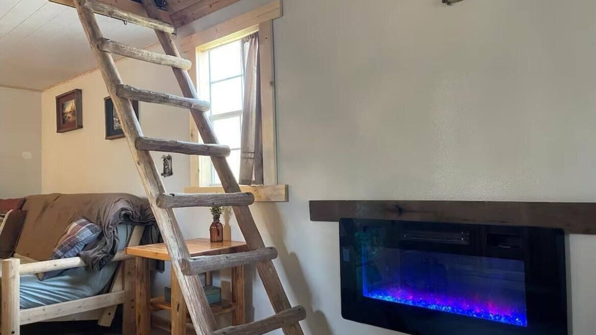 Evergreen Cabin | Cozy cabin in charming Kalispell near Glacier Park