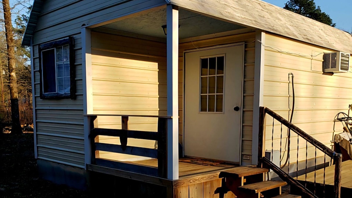 Hawkins Cabin | Cozy cabin in charming Hawkins with AC