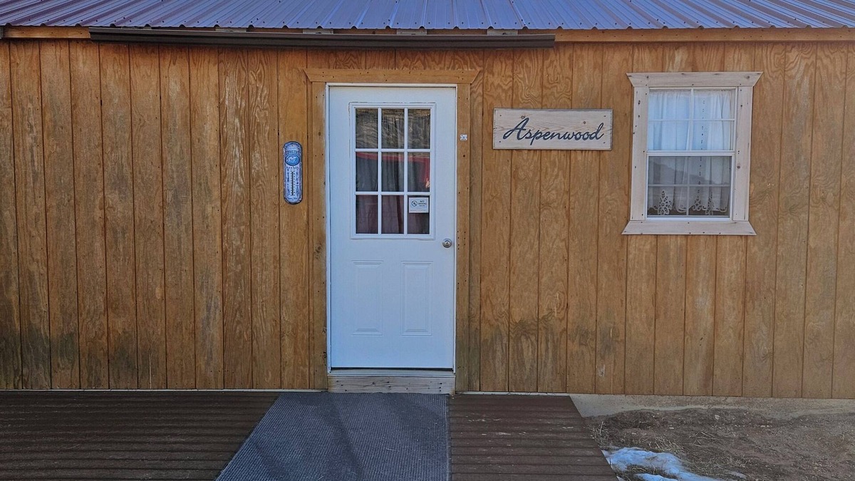 La Sal Cabin | Cozy cabin in lovely La Sal with AC/Heating,WiFi,Kitchen,grill and so much more