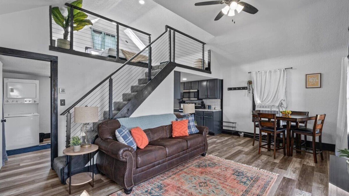 Lynn Center Cabin | Cozy cabin in Pleasant Valley with AC - perfect getaway spot