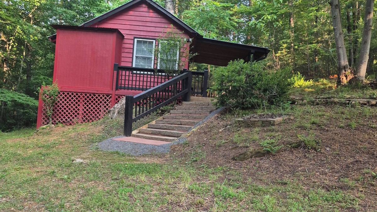 Ellijay Cabin | Cozy cabin in peaceful Ellijay with WiFi, AC