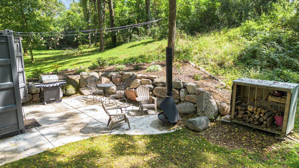 Ann Arbor Cabin | Cozy cabin in pleasant Ann Arbor with AC, WiFi