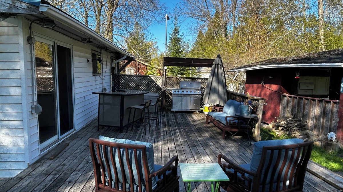 Roseneath Cabin | Cozy cabin in Roseneath with AC, a large yard and a pool.