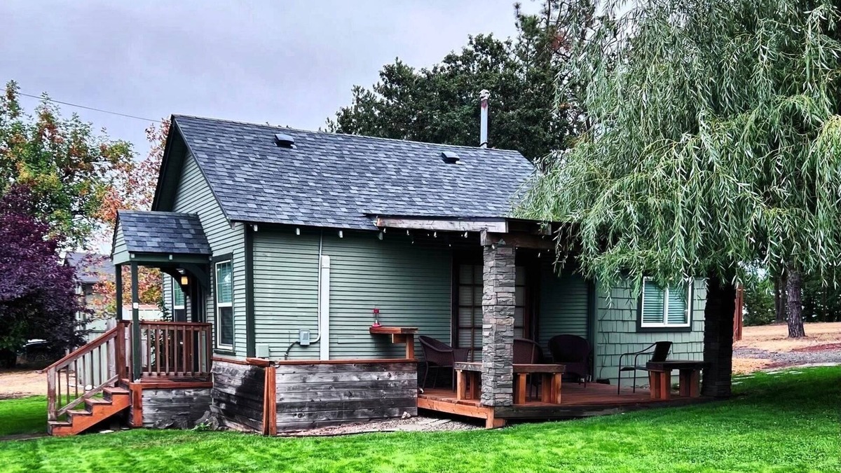 Springfield House | Cozy Cabin in Springfield’s Historic District Near Autzen Stadium