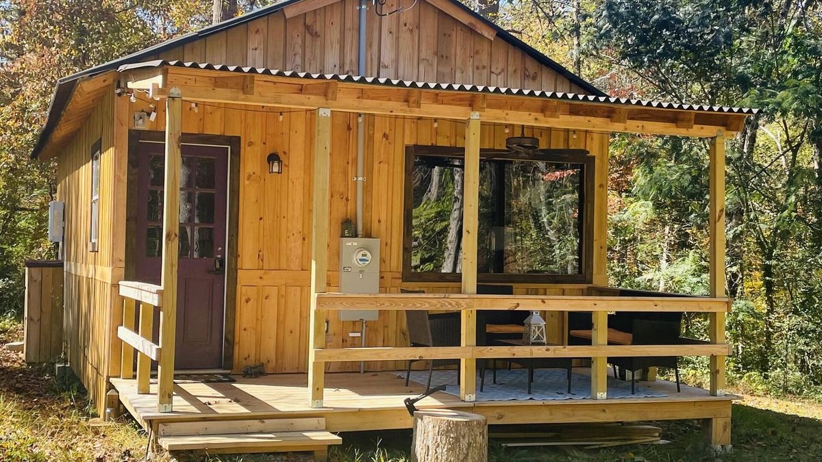 Reliance Cabin | Cozy cabin in the Cherokee National Forest. Minutes from Hiwassee River.