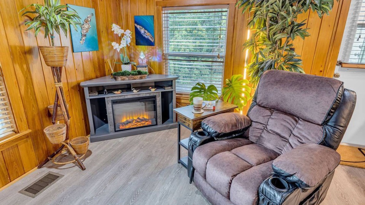 Fullers Earth House | Cozy Cabin in the Corner