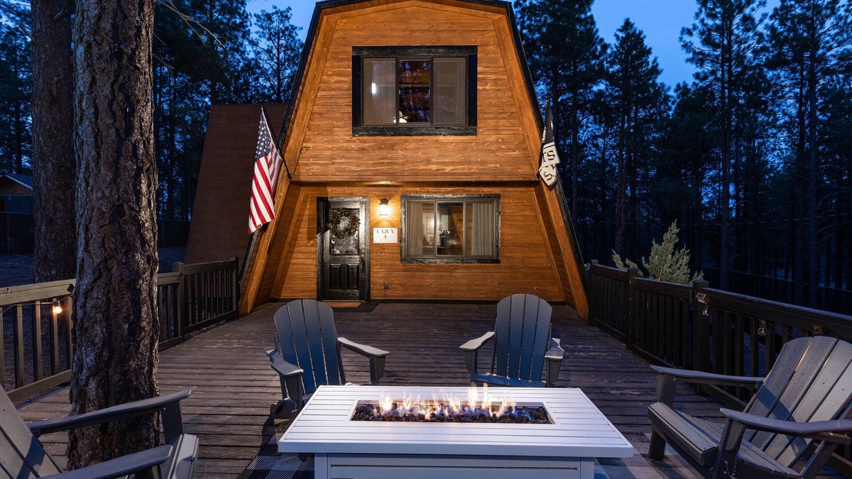 Williams Cabin | Cozy Cabin in the forest! One hour drive to the Grand Canyon South Entrance!