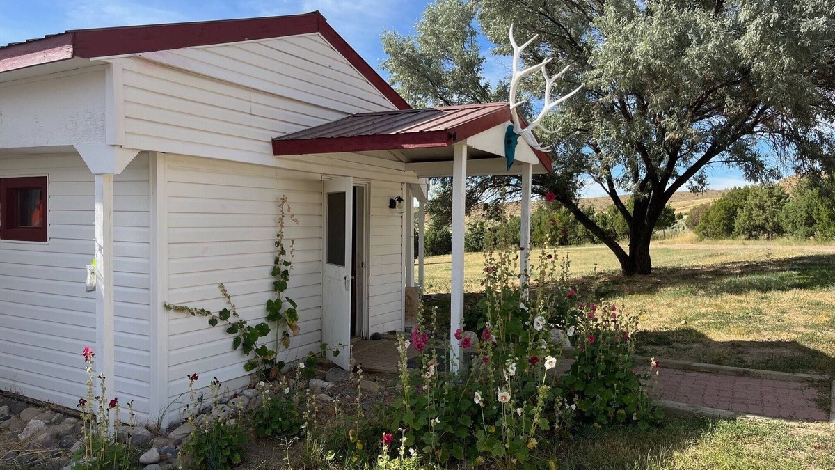 Moffat County Cabin | Cozy cabin in the heart of off-road heaven! Bring your SxS's and sunscreen!