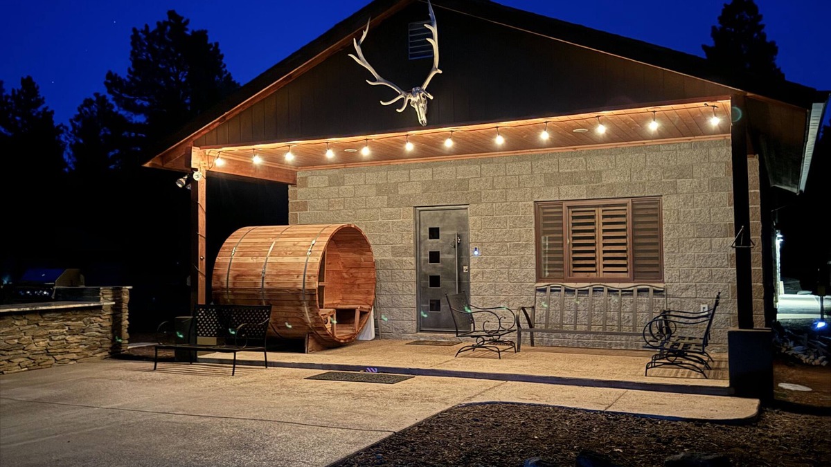 Williams House | Cozy Cabin in the Pines! Close to the Polar Express, Grand Canyon, & Bearizona