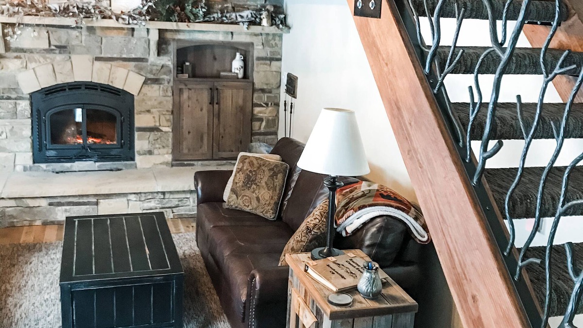 Winterwood House | Cozy Cabin in the Woods