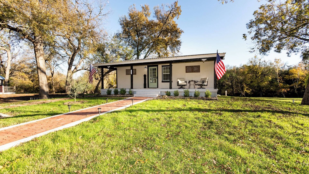 Belton Cabin | Cozy cabin in welcoming Belton with WiFi, AC