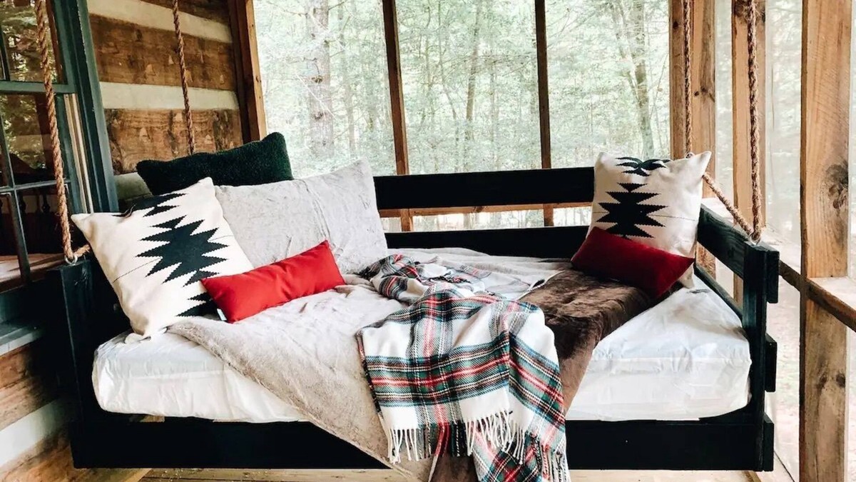 Dial Cabin | Cozy Cabin in woods with Hot Tub, Porch Swing Bed and Fire Pit in Aska Adventure