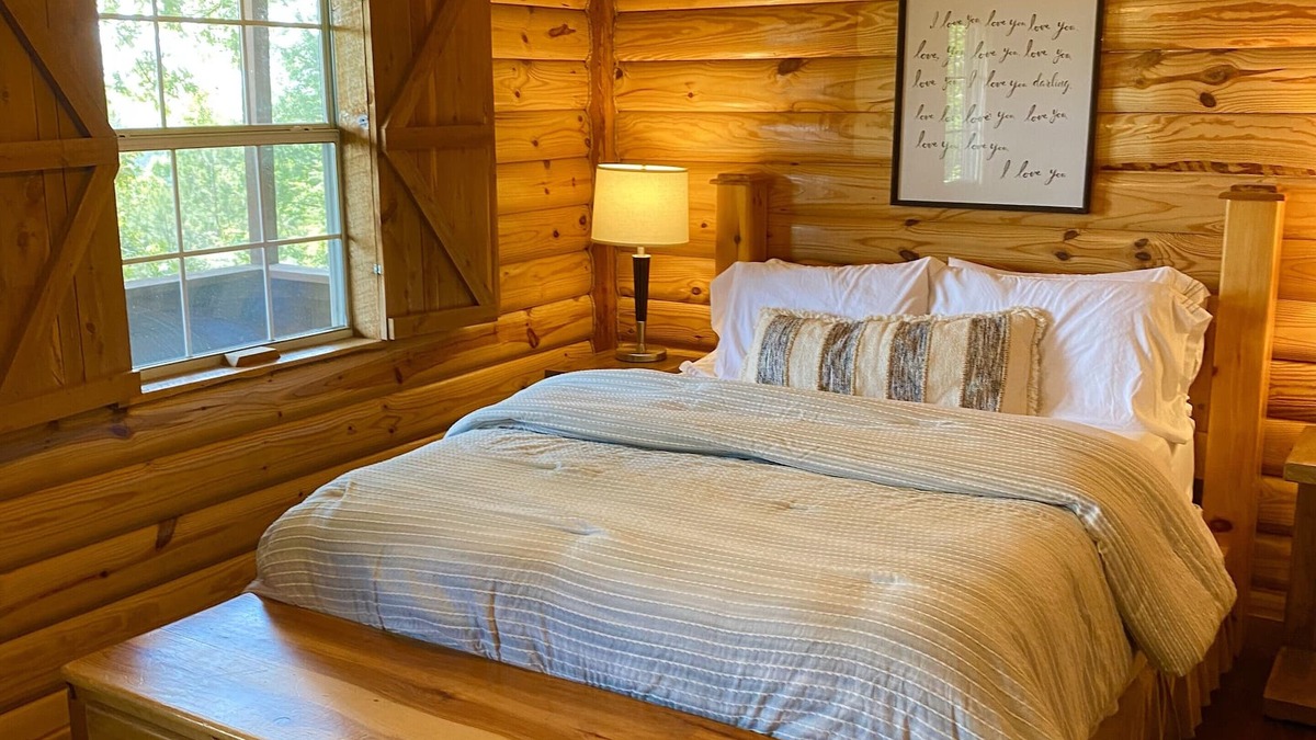 Mena Cabin | Cozy Cabin, Jacuzzi Tub, Kitchenette, Mountain View, ATV access to trails
