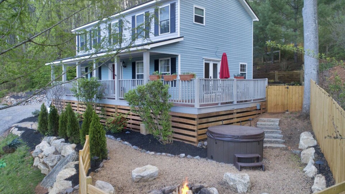 Swannanoa Cabin | Cozy Cabin Mountain Views Asheville Black Mtn Fire Pit and Hot Tub