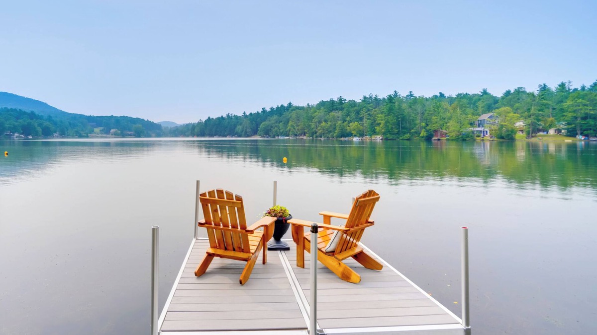 Averill Park Cabin | Cozy Cabin on Crooked Lake: Hike, Ski & Explore!