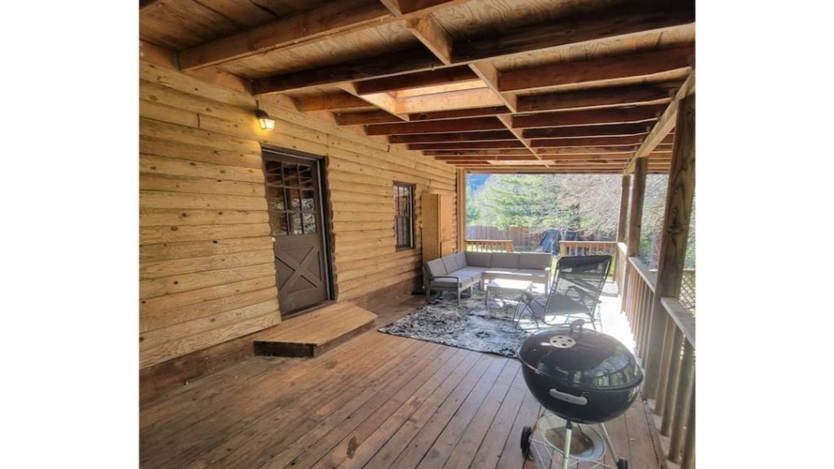 Benbow Cabin | Cozy Cabin on the Golf Course