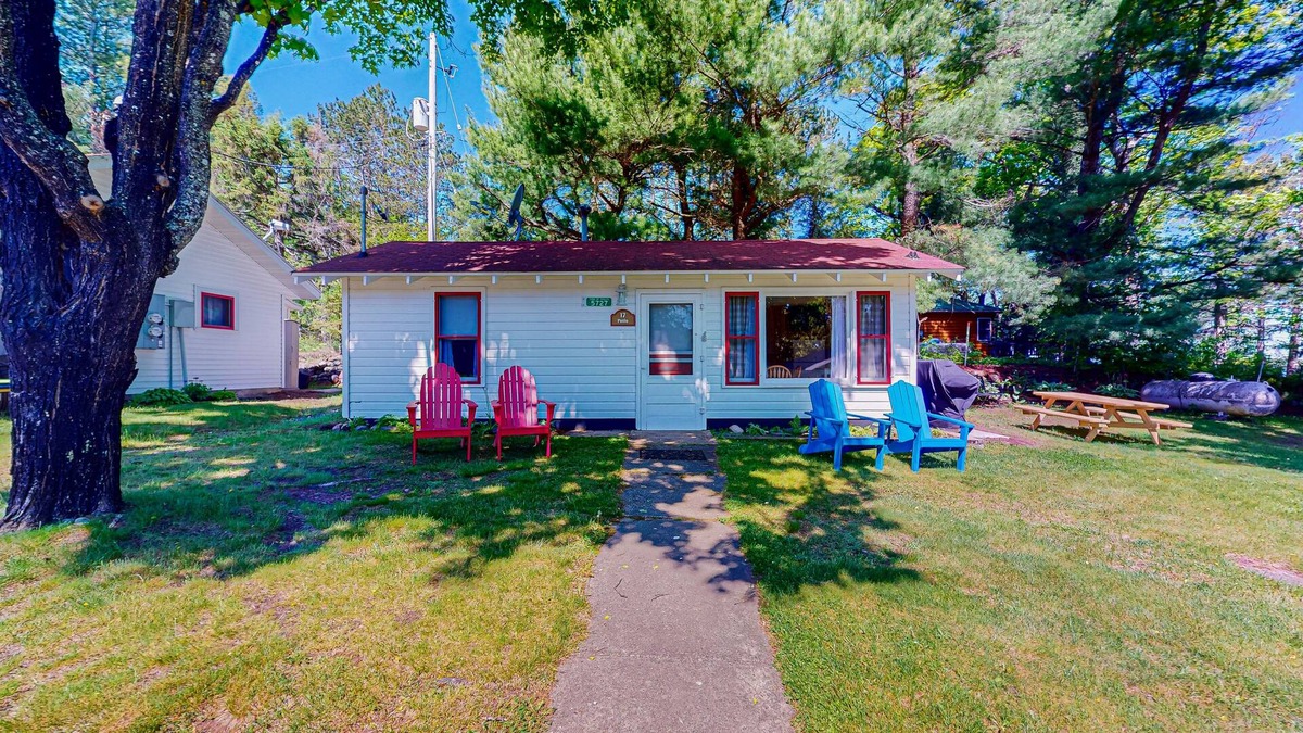 Phelps Cabin | Cozy Cabin on the Lake w/WIFI, Gas Grill, & Great Fishing