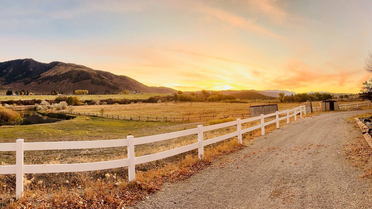 Lava Hot Springs House | Cozy Cabin on 2 acres with mountain view river access, 5 min to Lava Hot Springs