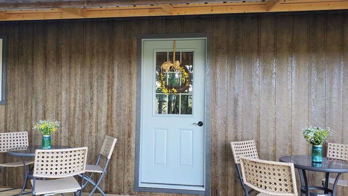 Michael Cabin | Cozy cabin overlooking an exotic animal farm!