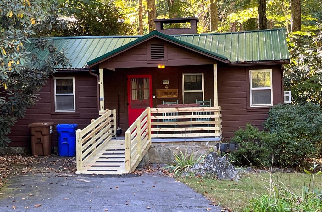 Maggie Valley Resort | Cozy Cabin Pet Friendly ADA Compatible