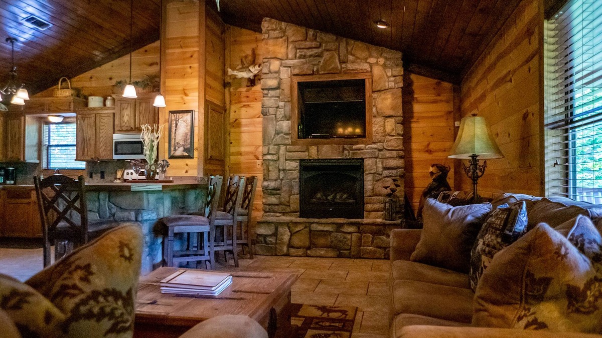 Smithville Cabin | Cozy Cabin Retreat in Gated Community Kayaks & Fire Pit Included