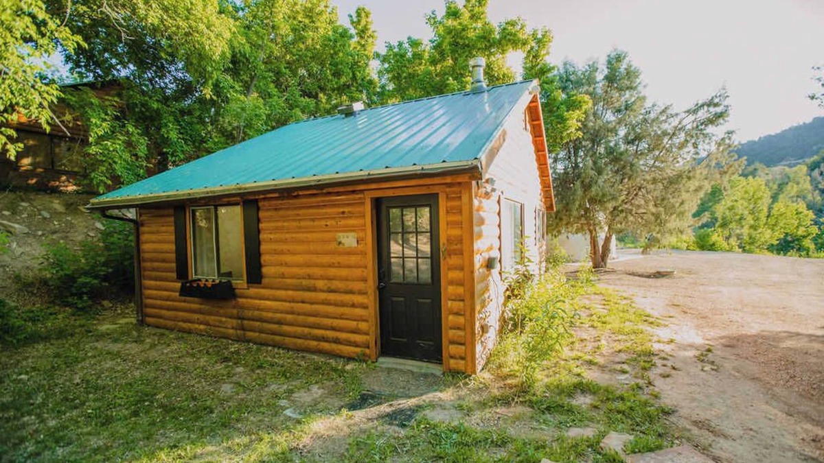 Glendale Cabin | Cozy Cabin Retreat Near Zion & Bryce Canyon National Parks, Hot Tub & Stargazing