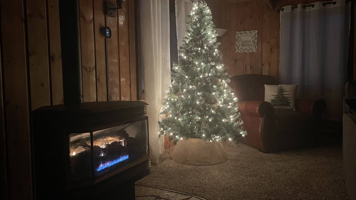 Last Chance Cabin | Cozy cabin w/hot tub- 30 miles from Yellowstone!