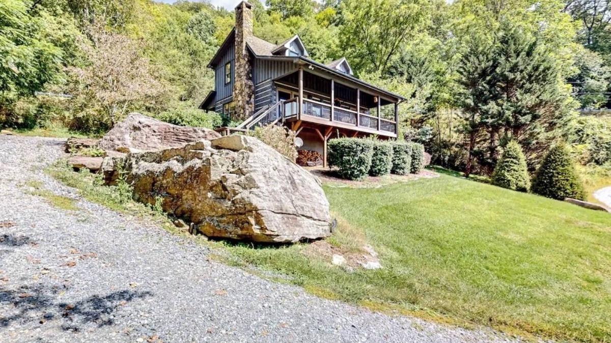 Sugar Grove Cabin | Cozy Cabin-WiFi, Game room, mountain views, hot tub fully stocked, Pet Friendly!