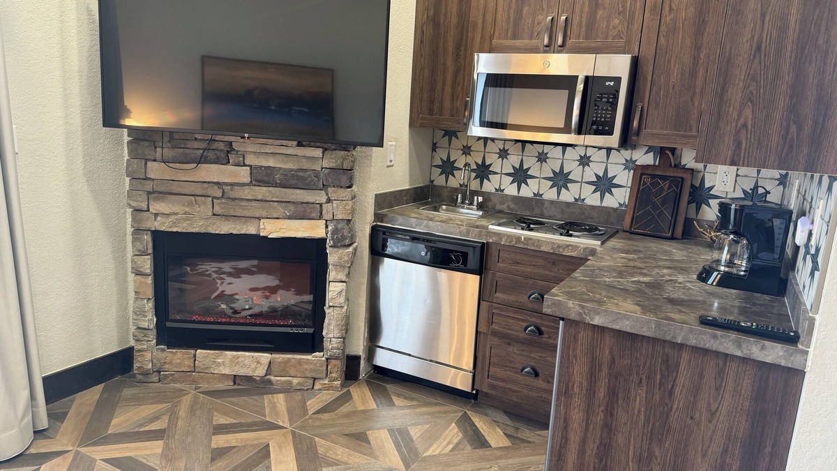 River Ranch Cabin | Cozy cabin with 2 bedrooms and WiFi, AC in soothing River Ranch